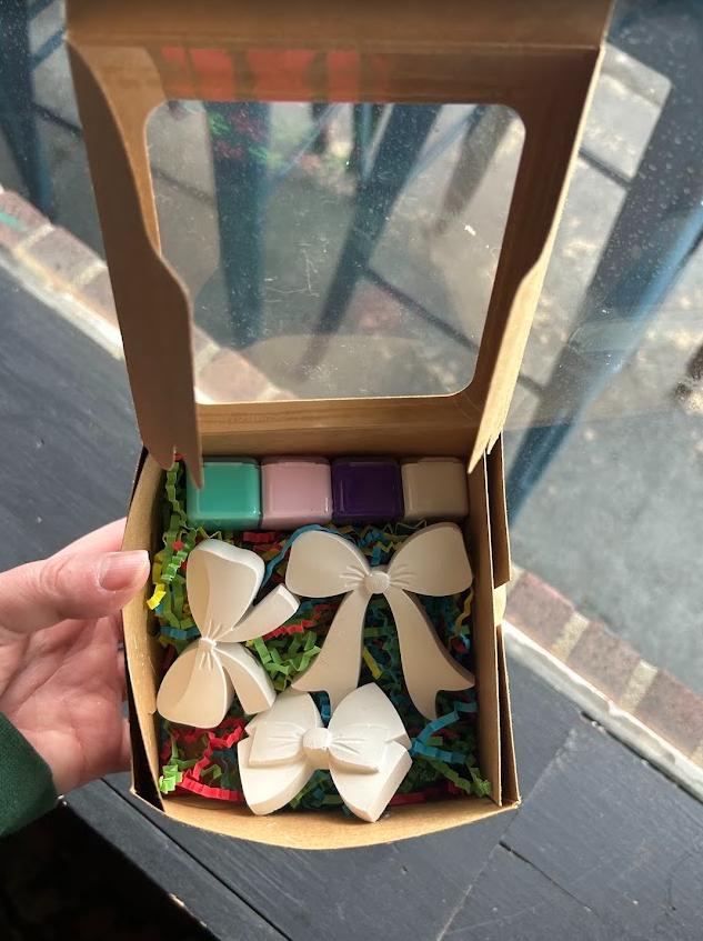 Plaster Bows