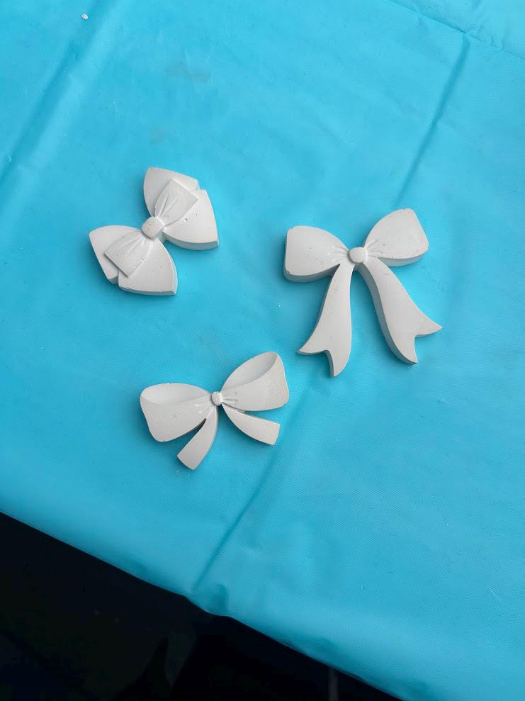 Plaster Bows